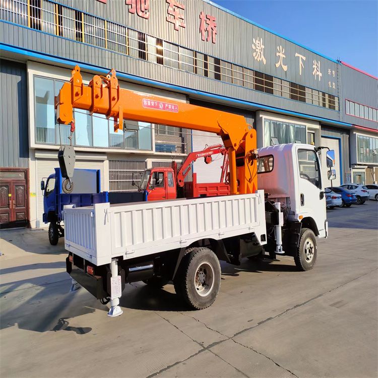 连山区三轮随车吊定制 农用改装机自备吊中瑞长期出售